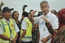 Proyek Dilanjutkan,...