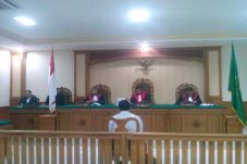 Sidang Perdana, Mantan...