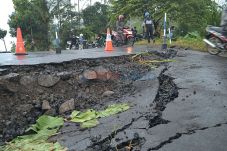 Akses Jalan Menuju Guci...