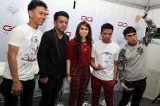 Valentine, Geisha Manggung...