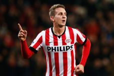 Tekuk Alkmaar, PSV Kokoh...