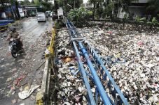 Jangan Hanya Dua Sungai