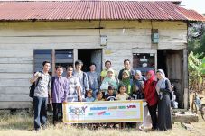 Berbeda Latar Belakang,tapi...