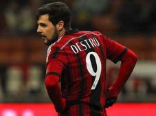 Destro Bawa Milan Sementara...