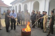 Kejari Majalengka Musnahkan...
