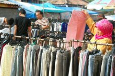 Apindo: Baju Bekas Impor...