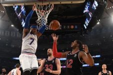 Westbrook Kuasai Panggung...