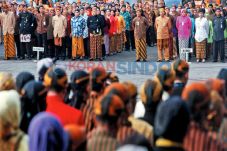 Pemakaian Baju Adat...