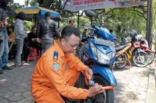 Motor Digembok, Bayar...
