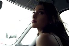 Ariana Grande Rilis...