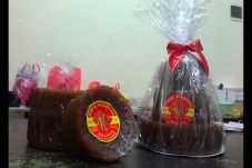Imlek, Penjualan Kue...