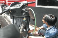 Bersihkan Mesin Kendaraan...