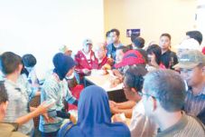 Ratusan Penumpang Lion...