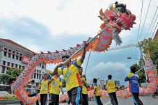 Tarian Liong dan Doa...