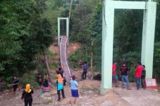 Jembatan Runtuh saat...