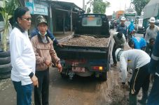 Hadang Bupati,Warga...