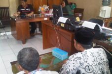 Oknum Guru Agama Pelempar...