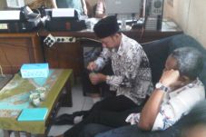 Oknum Guru Pelempar...