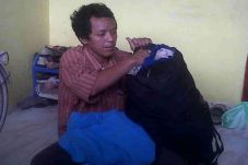 Kabur, TKI Ngesot dari...