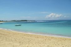 Pantai Nusa Dua Jadi...