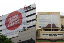Survei: Jokowi Lamban...