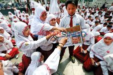 Kumpulkan Koin, Kecam...