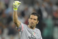 Buffon Tak Sabar Jegal...