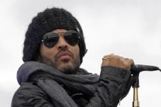 Konflik Jadwal, Lenny...