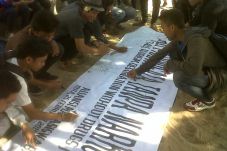 Ratusan Mahasiswa Gelar...