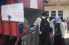 Diserbu Pedagang, Operasi...