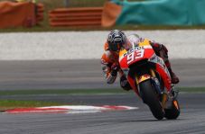 Marquez Berhasil Buang...