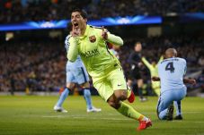 Dua Gol Suarez Lengkapi...