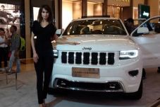 Grand Cherokee Pertama...