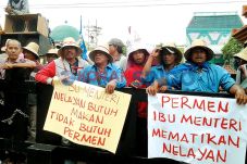 Nelayan Jatim Tolak...