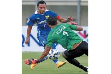 Persib Pimpin Klasemen...
