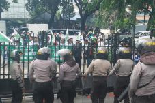 Demonstran Tolak Ahok...