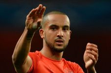 Theo Walcott Bersitegang...