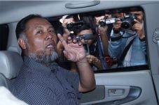 Bambang Widjojanto Absen...