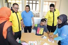 Indosat Beri Bantuan...