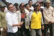 Warga Protes Limbah...