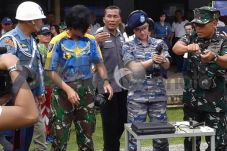 Menembak Bersama KSAL,...
