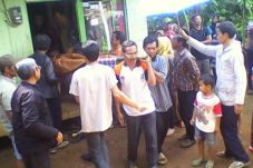 Dua Penggali Batu Akik...