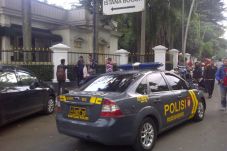 Panjat Pagar Istana...