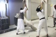 ISIS Hancurkan Artefak...