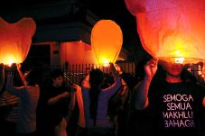 100 Lampion Harapan...