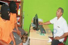 Mencuri Puluhan Bebek,...