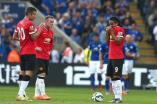 Van Gaal Dibayangi Striker...
