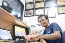 Memancarkan Radio dari...