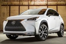 Lexus Resmi Boyong NX200t...