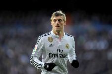 Kroos Nyaman Bermain...